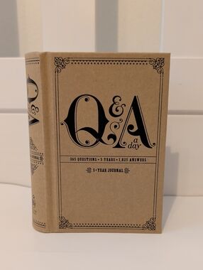 Q&A a Day 5-Year Journal Book Diary